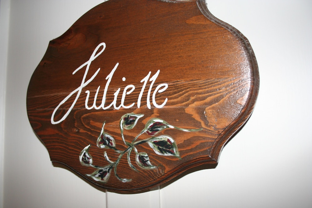 Comfort Suite, 1 Queen Bed (Juliette) photo 2