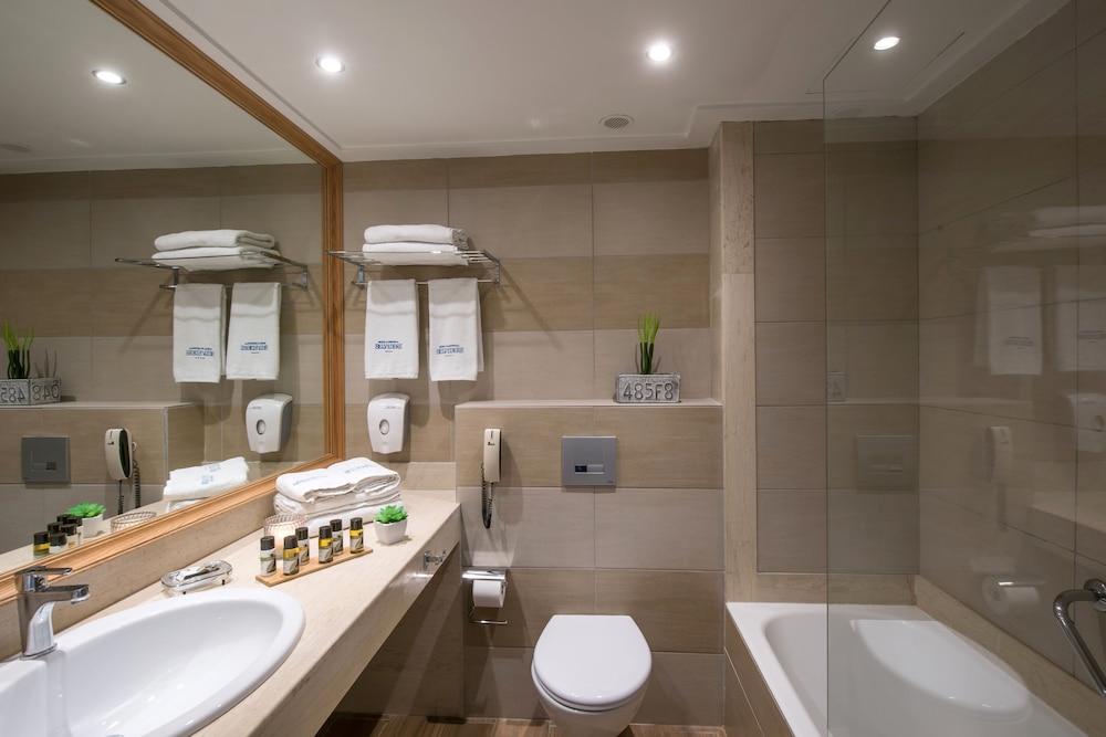 Split Level Suite - Photo 5