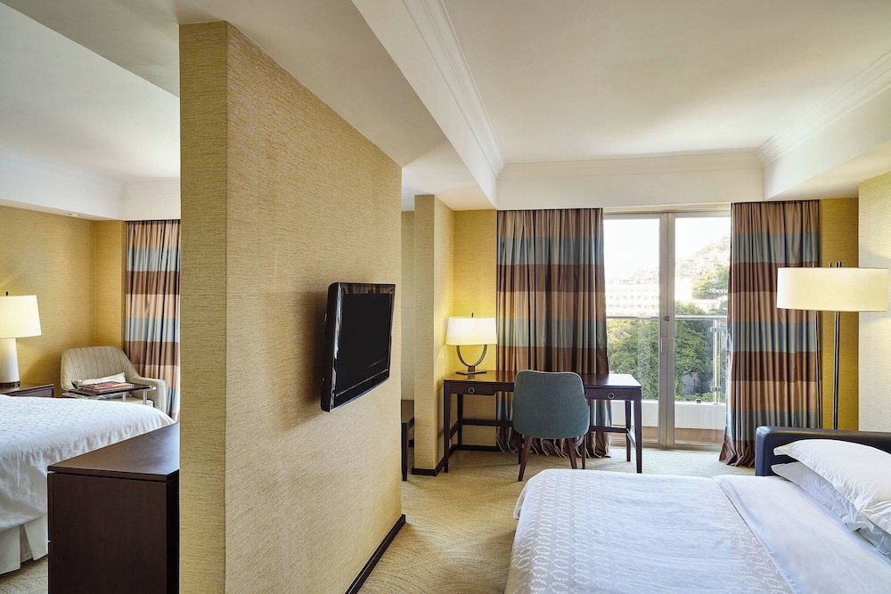 Family Suite, 1 Bedroom, Partial Ocean View - Photo 2
