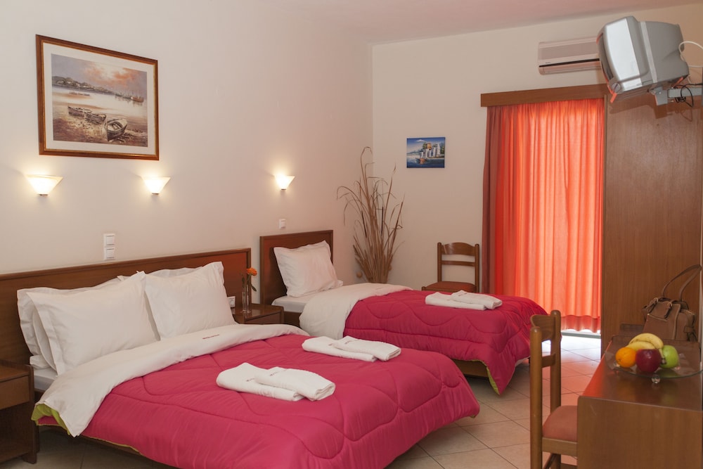 Standard Triple Room, 1 Bedroom, Sea View photo 2