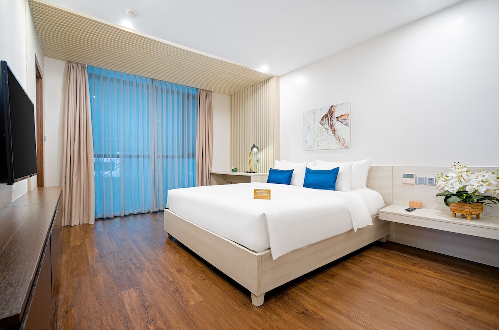 2-Bedroom Penthouse City View photo 2