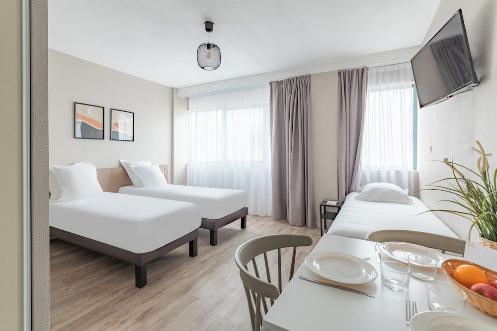 Superior Studio, 2 Twin Beds - Photo 1
