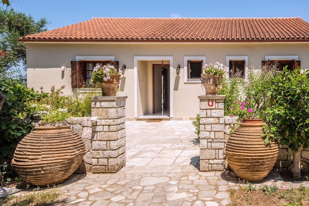 Villa photo 3