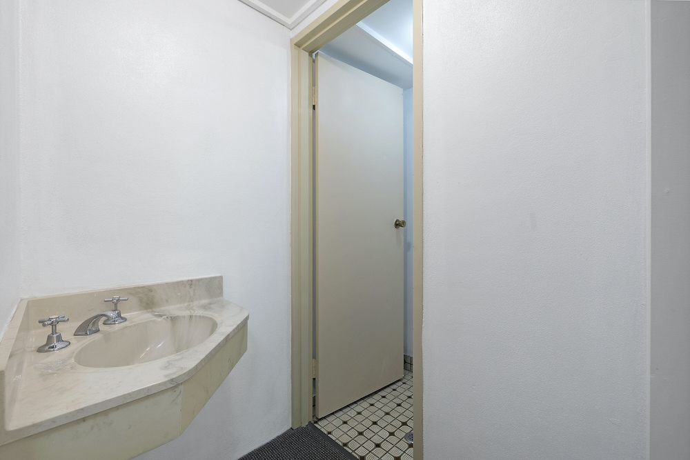 2 Bedroom Family Suite - Photo 6