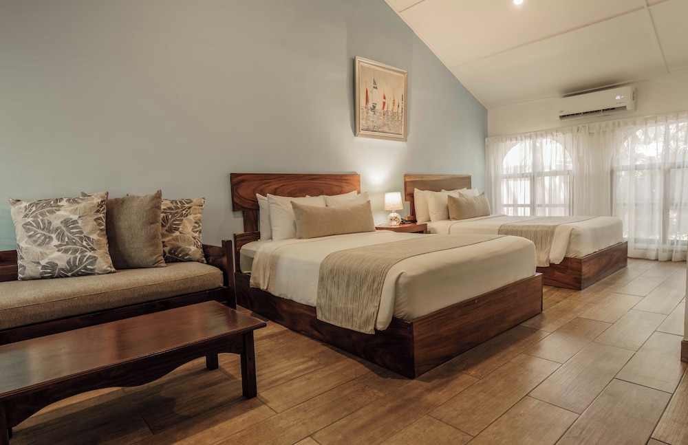 Standard Room, 2 Queen Size bed photo 2