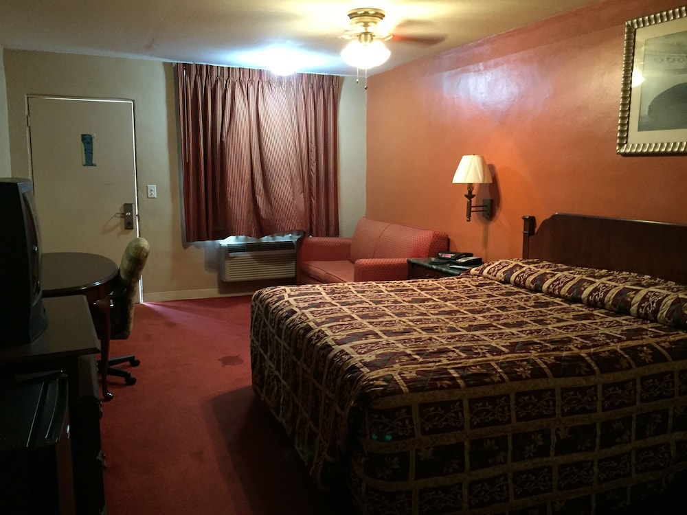 Standard Room, 1 King Bed, Non Smoking photo 2
