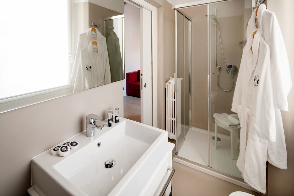 Classic Triple Room, City View