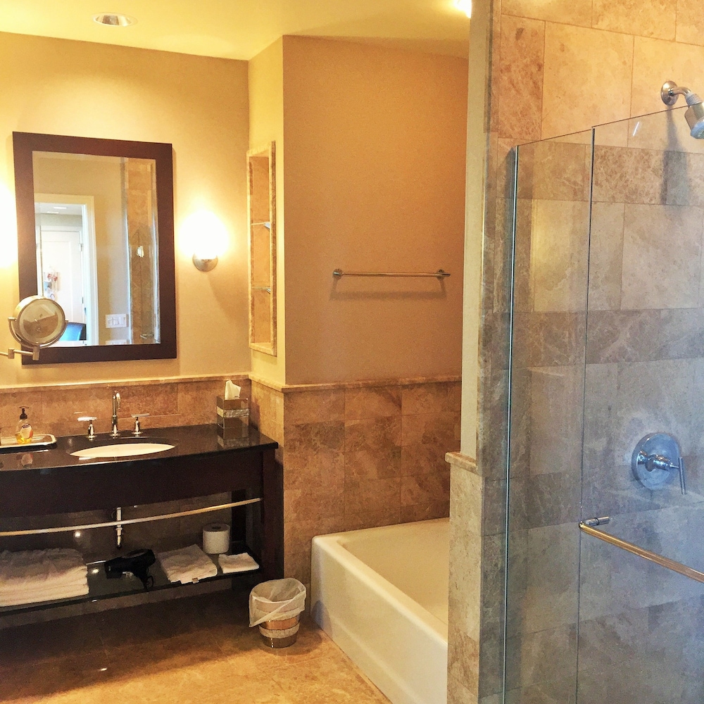 Largest Condo, 2 Bedroom 2 Bath, Ocean View, Exclusive44 ft Terrace+Dining Table,Kitchen,Washer-Drye photo 2