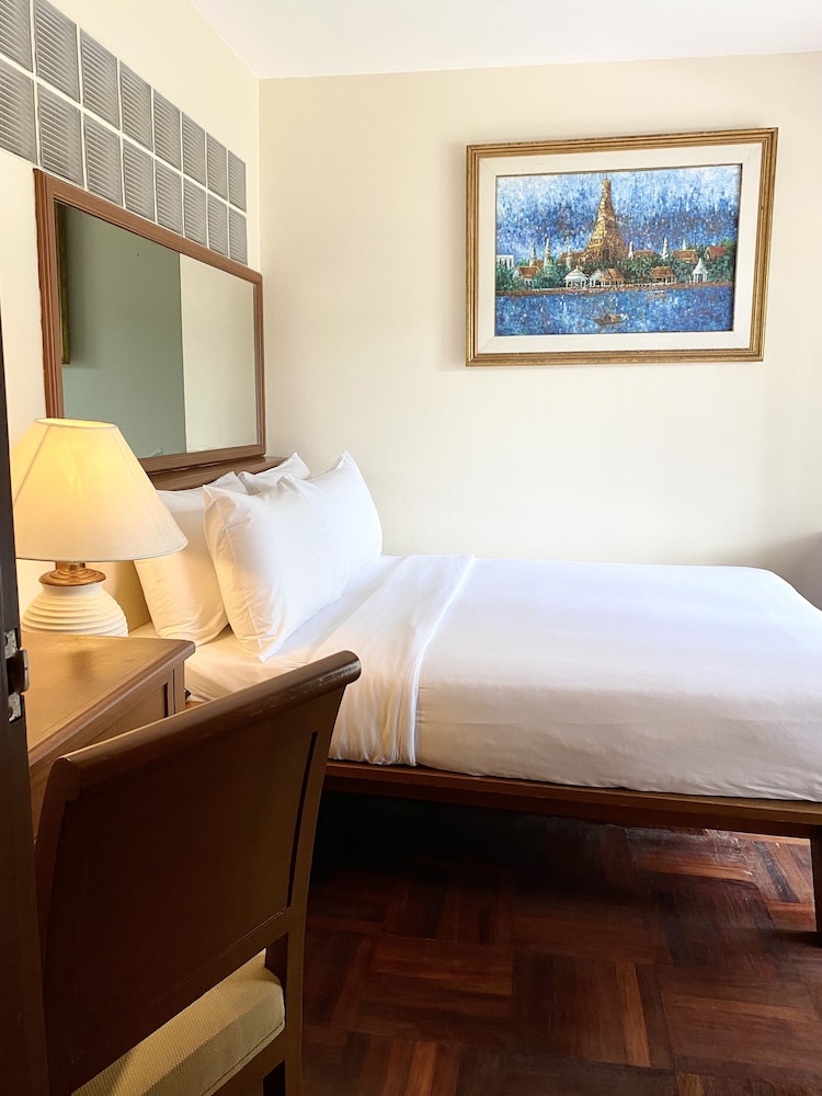 Two-Bedroom Suite - Photo 4
