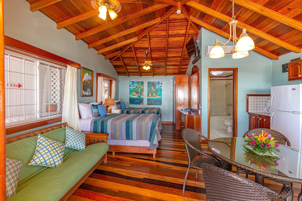 Premier Studio Suite, 2 Double Beds, Balcony, Partial Ocean View photo 3