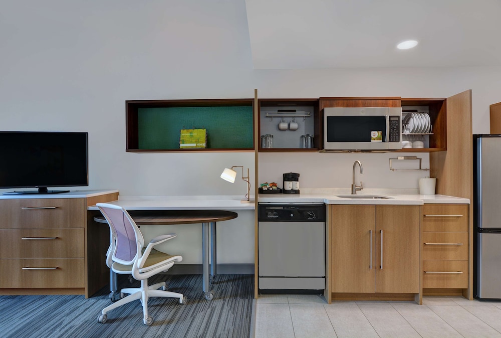 Suite, 1 King Bed, Accessible, Bathtub (Mobility & Hearing) photo 1