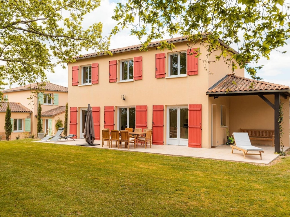 Classic Villa, 4 Bedrooms photo 2