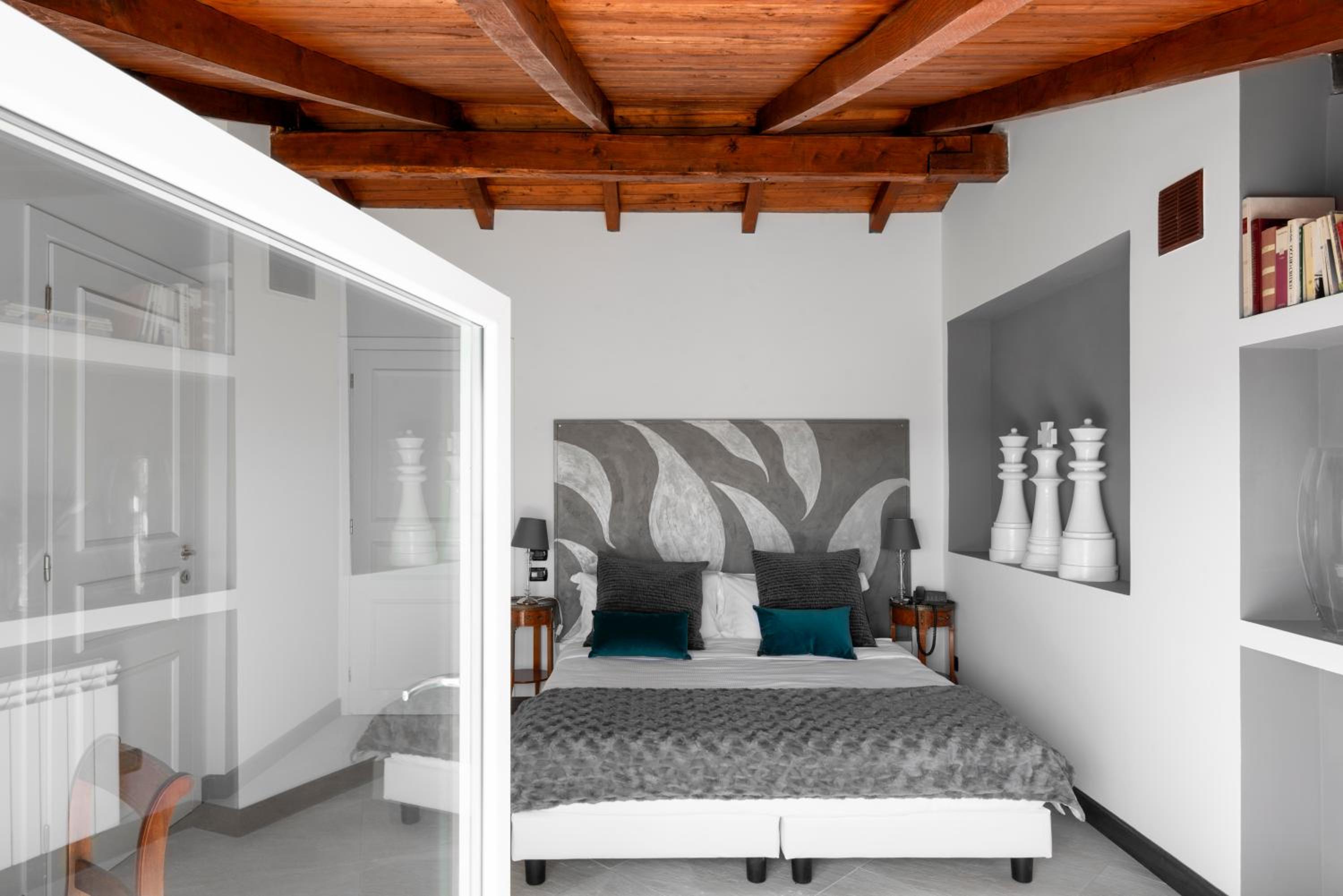 Superior Double Room with Lake View and Balcony - Photo 11