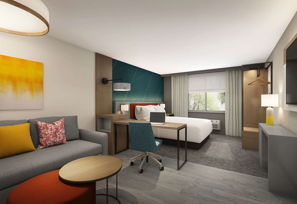 Suite, 1 Queen Bed with Sofa bed, Non Smoking