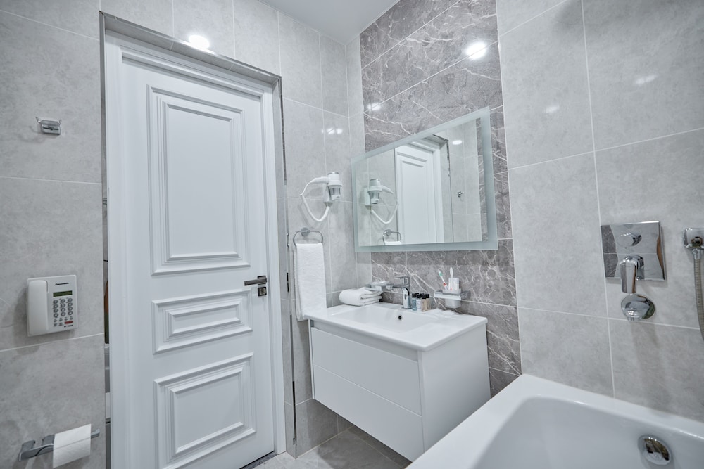 Deluxe Double Room - Photo 9