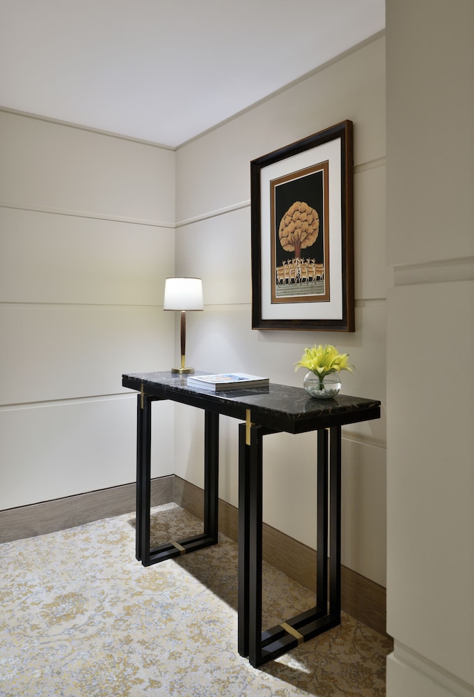Taj Club Club Club Suite (Non Smoking)