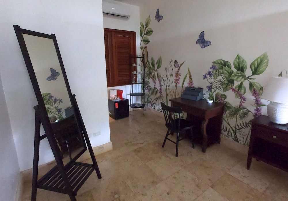 La Ciguita - Tropical Jr. Suite photo 2