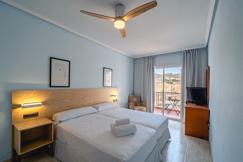 Standard Triple Room, Terrace (Doble)