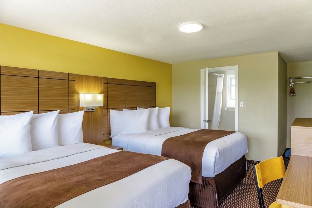 Deluxe Room, 2 Double Beds, Non Smoking, Refrigerator & Microwave