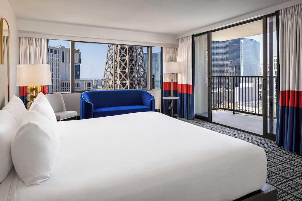 Versailles Balcony Room King