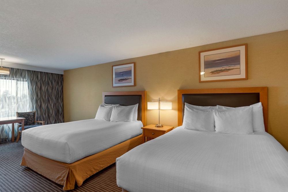 Standard Room, 2 Queen Beds, Refrigerator & Microwave, Mountain View (Pet Friendly) photo 3