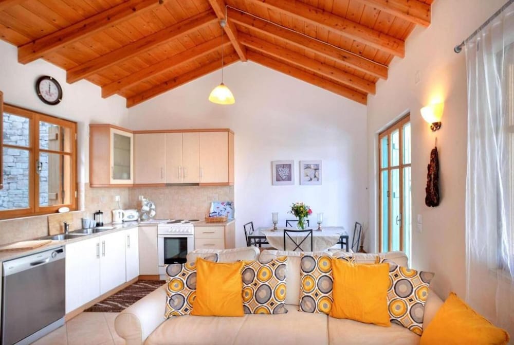 Villa photo 3