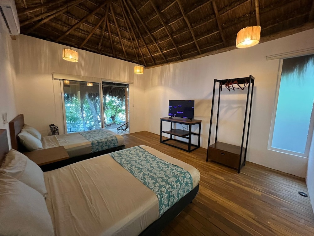 Superior Cabin, 2 Double Beds, Lagoon View photo 3