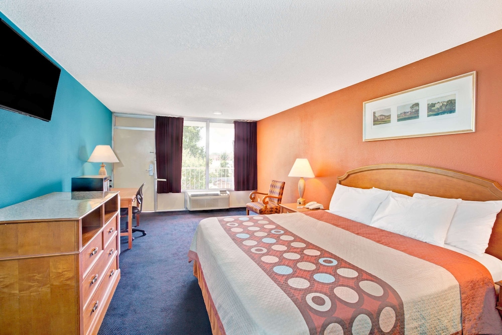 Standard Room, 1 King Bed, Smoking photo 1