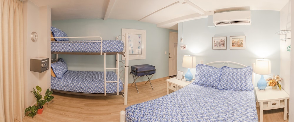 Family Quadruple Room photo 1