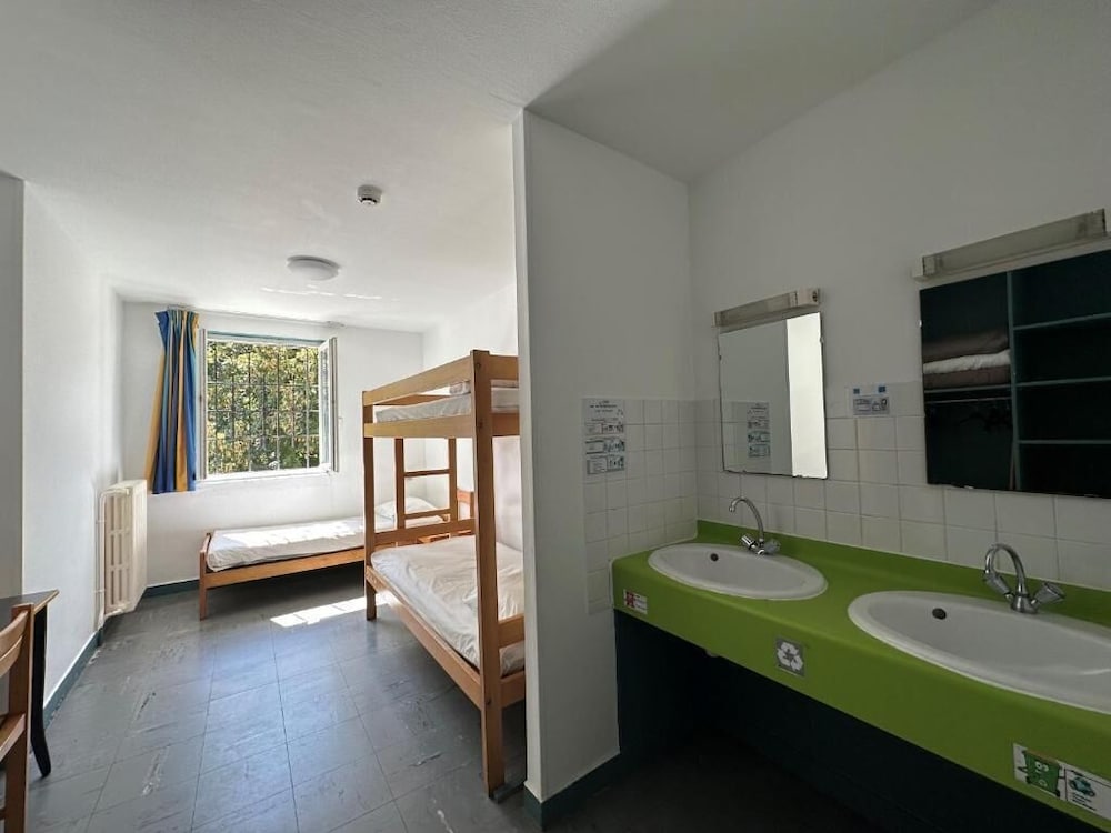 Basic Shared Dormitory (Bed in Female Shared Room) photo 2