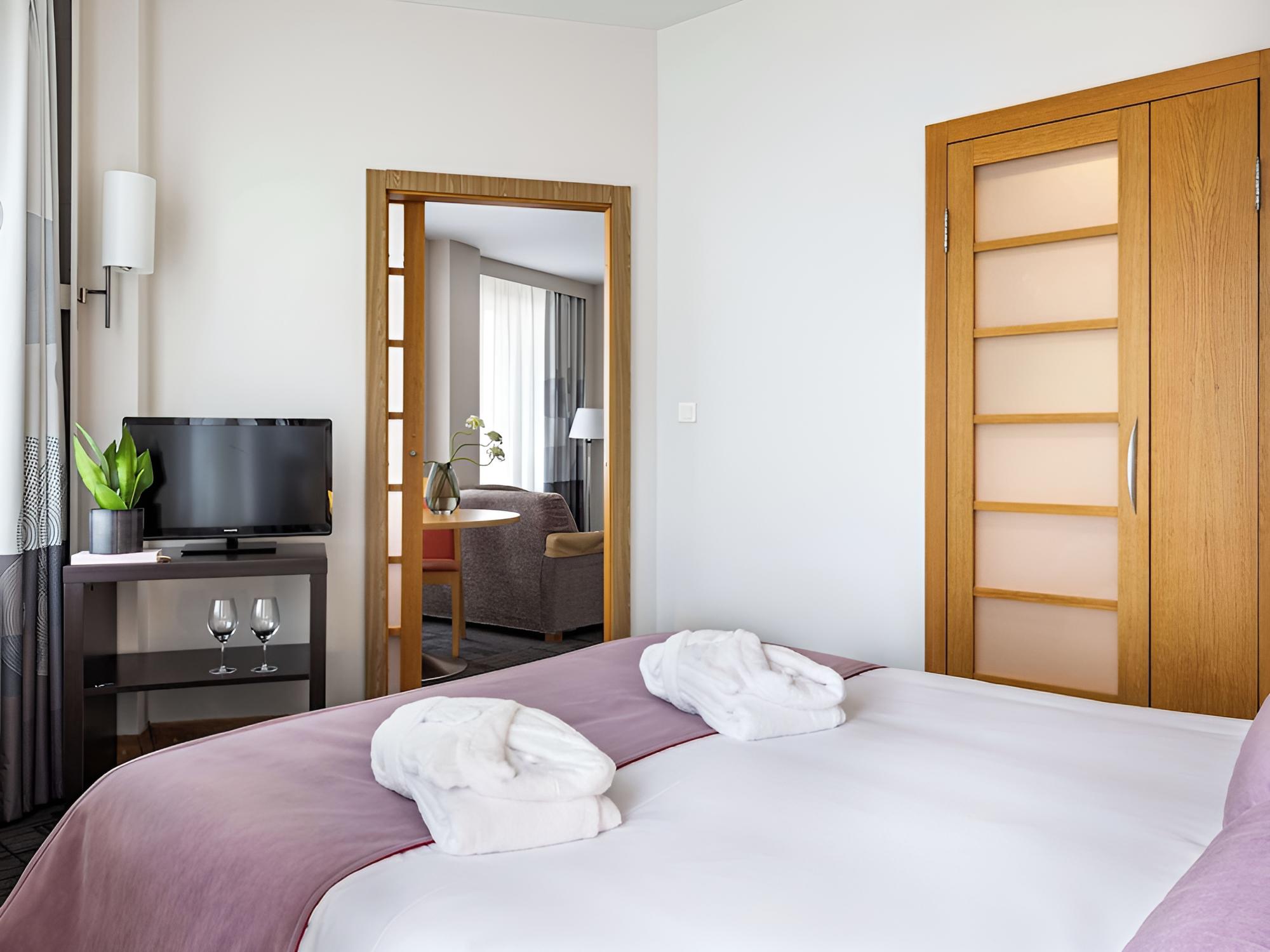 Suite, 1 Double Bed with Sofa bed photo 1