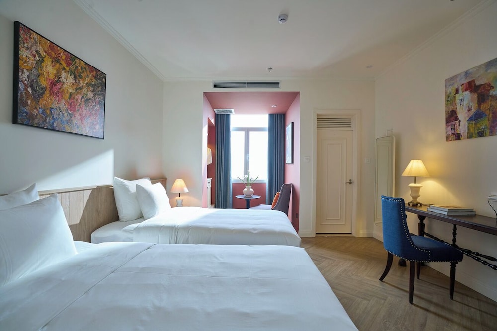 Superior Twin Room, City View