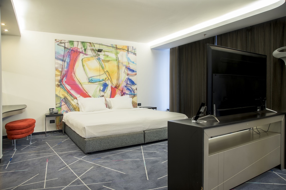 Junior Suite, 1 King Bed photo 3