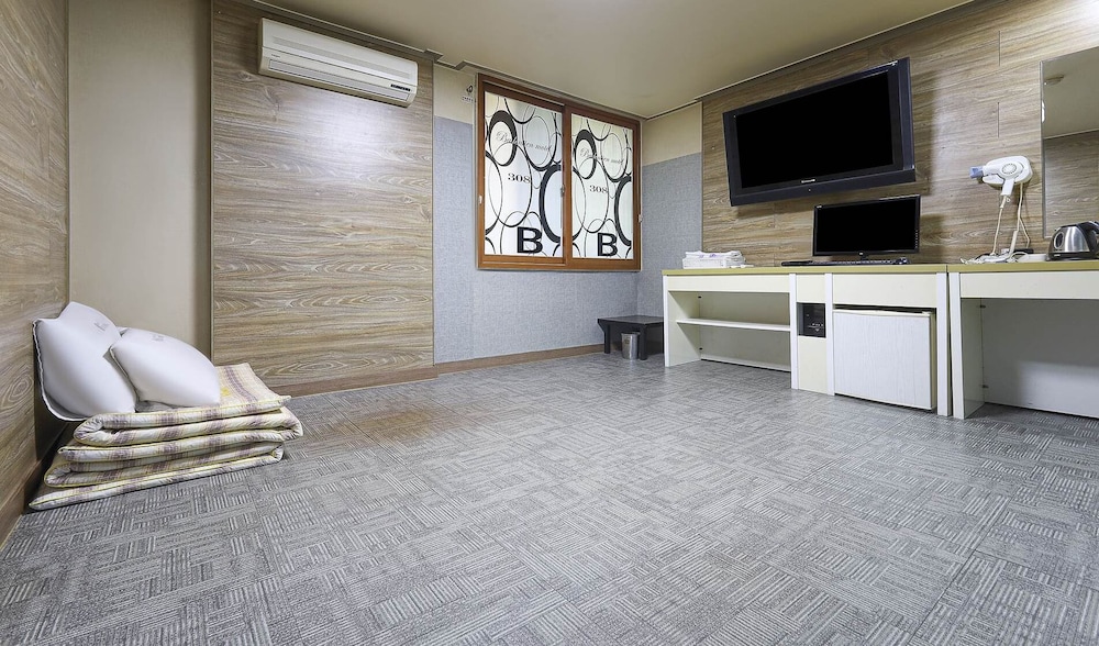Superior Room, Non Smoking, City View photo 3