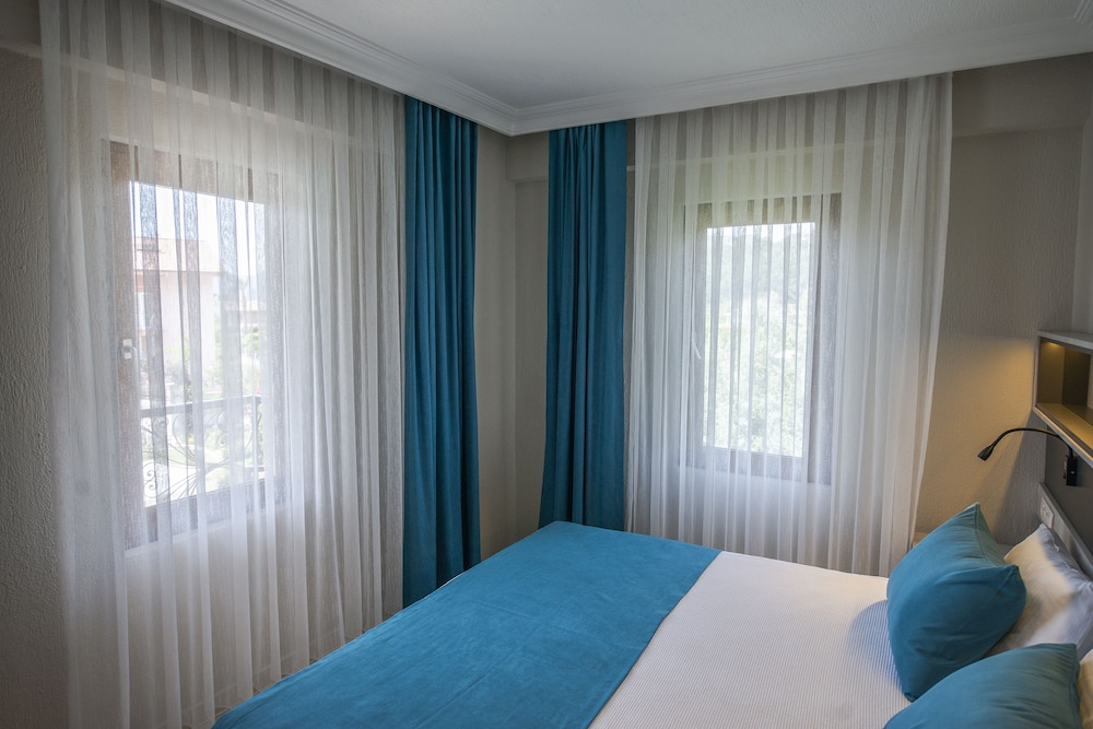 Premium Room, Pool View photo 3
