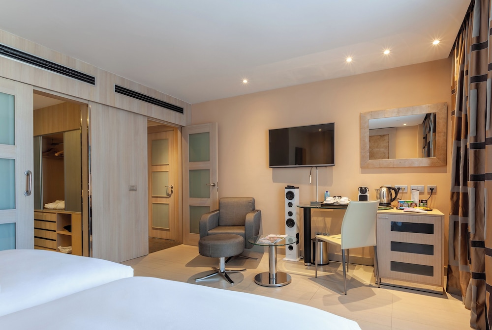 The Level, Premium Room - Photo 6