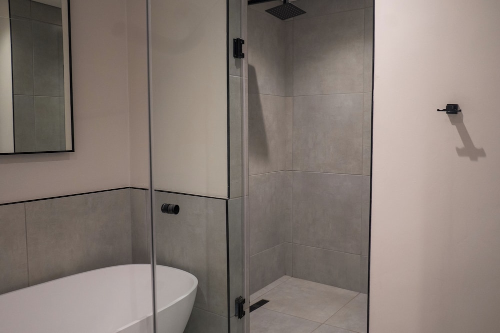 Executive Room - Photo 6