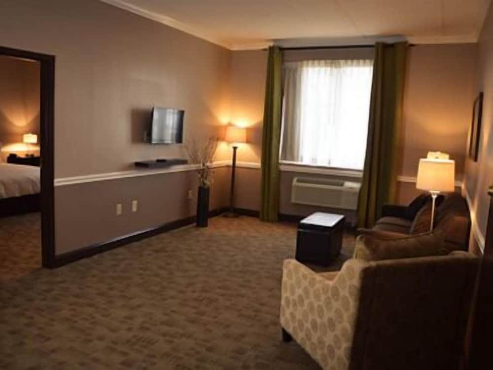 Superior Suite, 1 King Bed, Jetted Tub