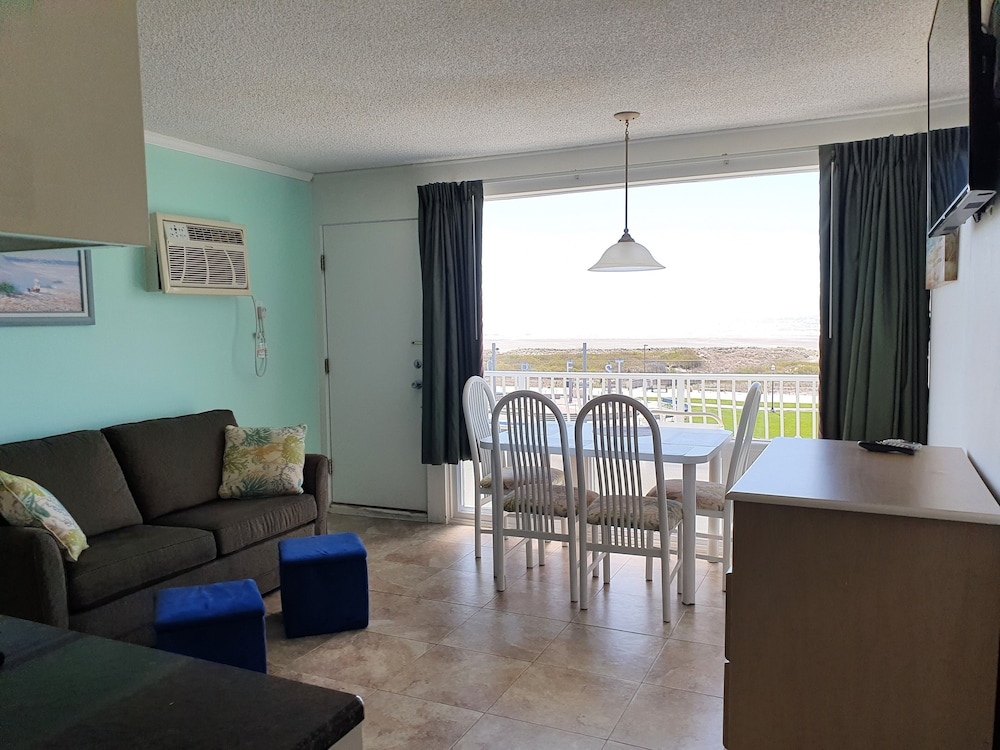 Family Suite, 1 Bedroom, Ocean View, Oceanfront photo 1