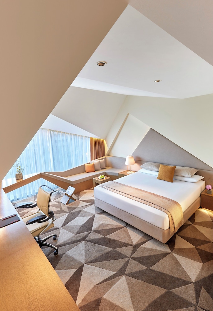 Superior Room, 1 King Bed (Airport View)