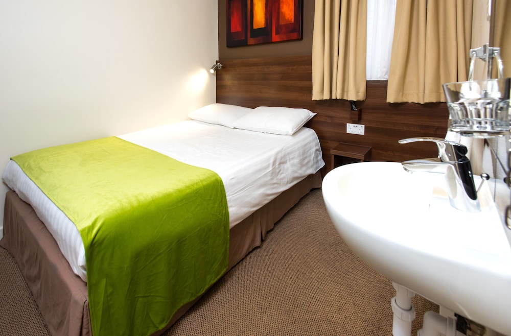 Single Room, Shared Bathroom photo 1