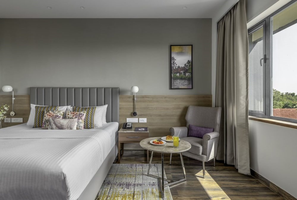 Premium Room, 1 King Bed, River View - Photo 1