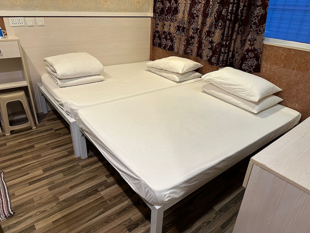 Basic Quadruple Room photo 3