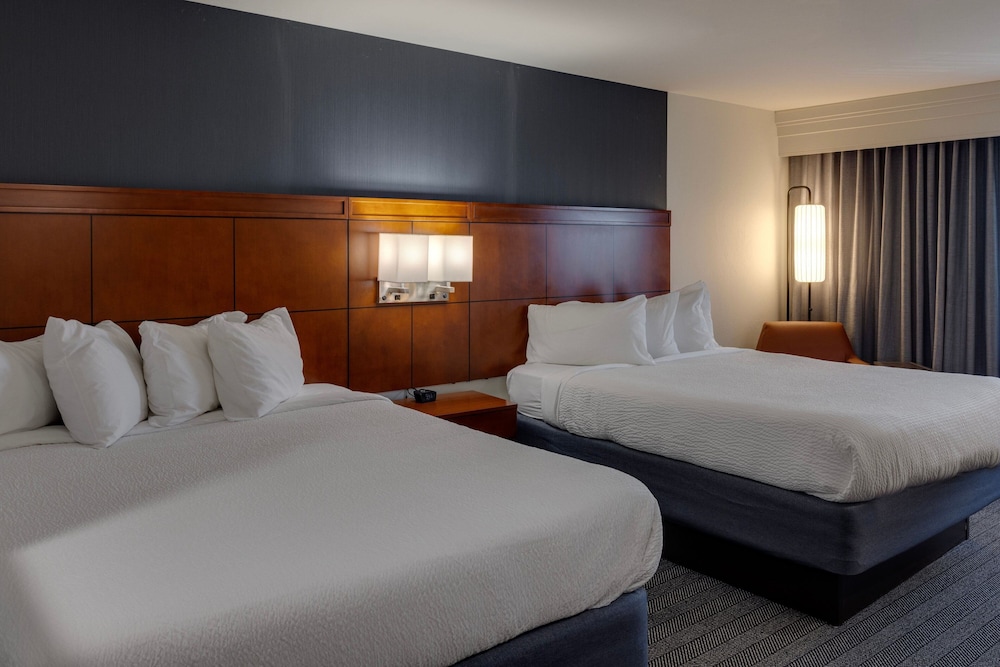 Room, 2 Queen Beds - Photo 1