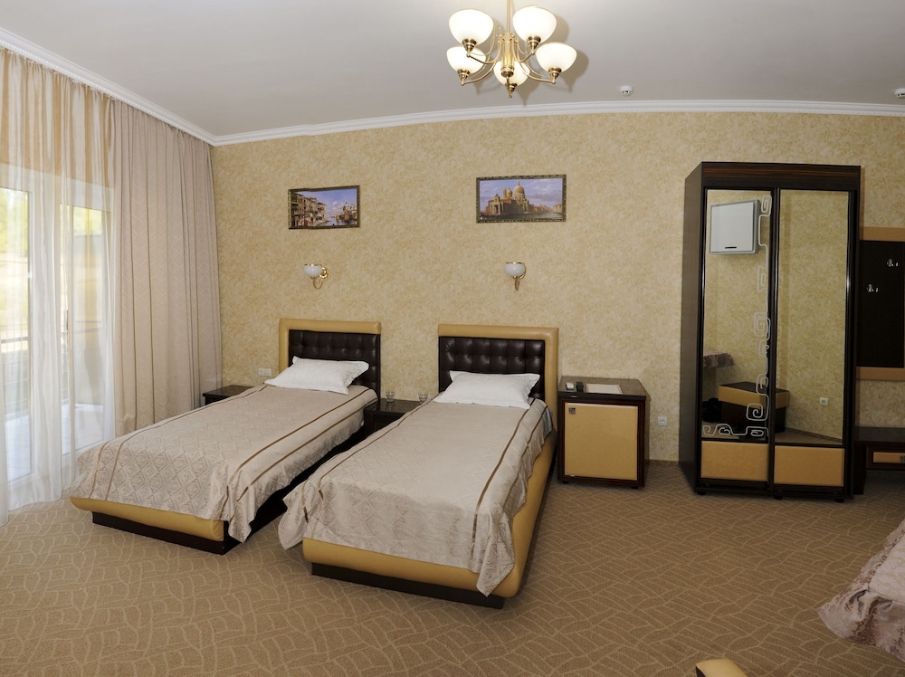 Junior Twin Room, 2 Twin Beds photo 1