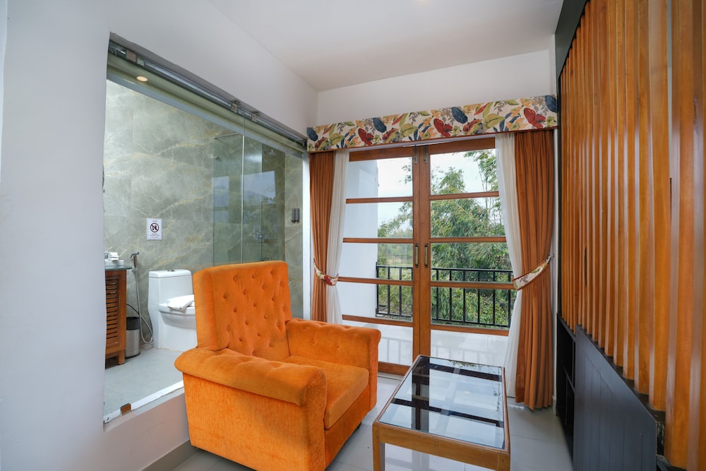 Suite with Balcony - Photo 7