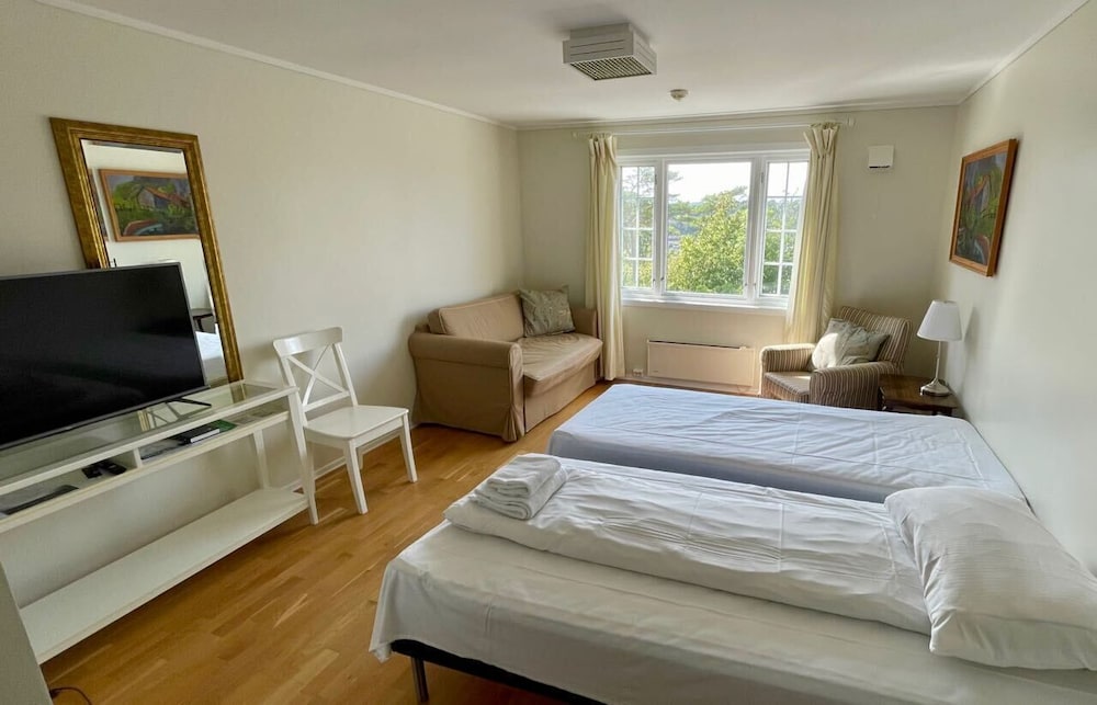 Family Room, Partial Sea View