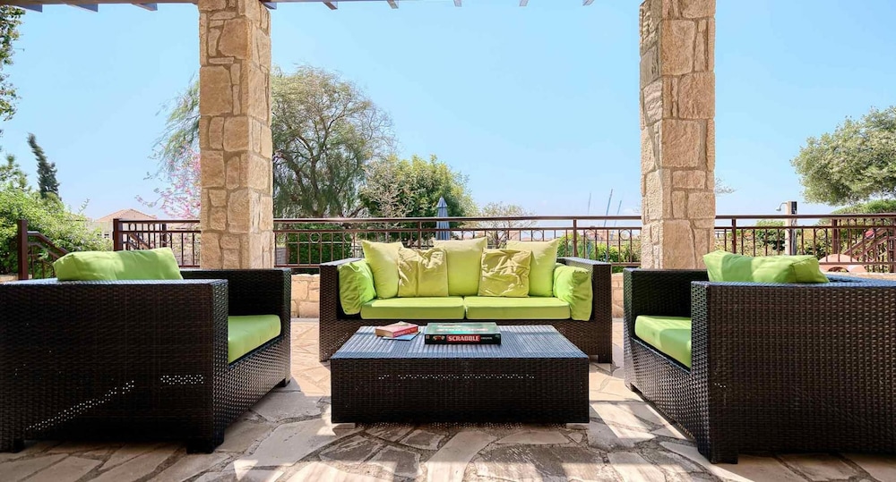 Villa photo 2
