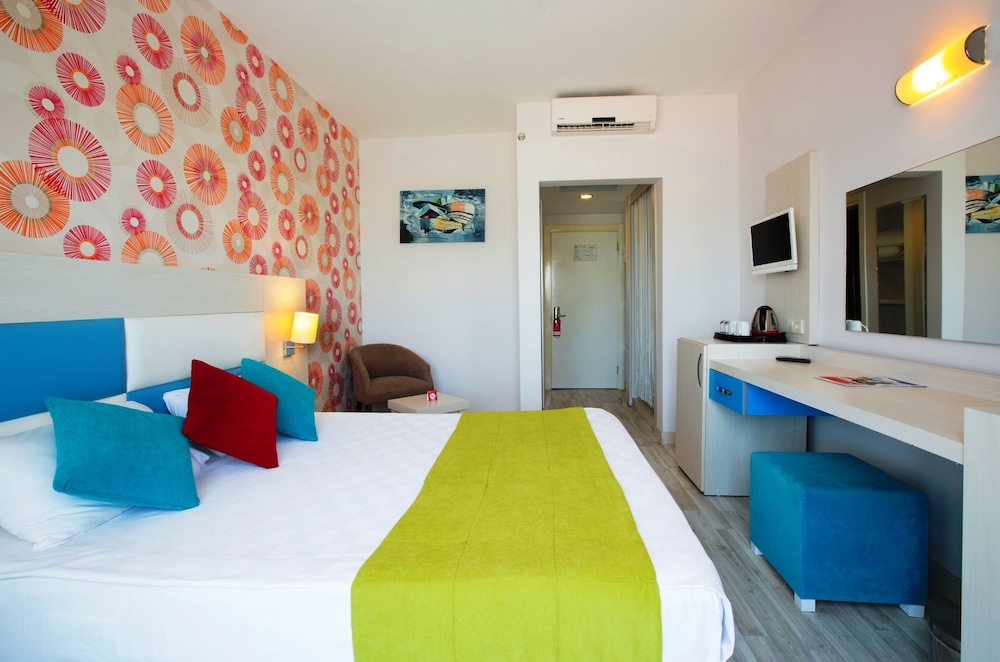 Room, 1 King Bed, Non Smoking photo 1