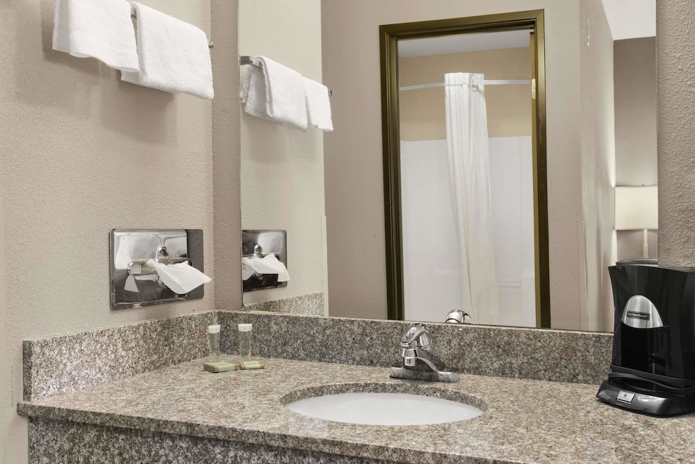 Suite, Multiple Beds, Non Smoking - Photo 2